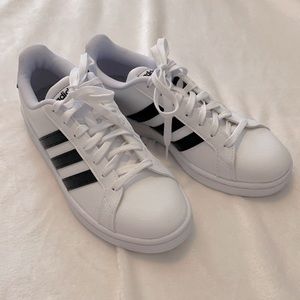 Adidas Grand Court Sneakers